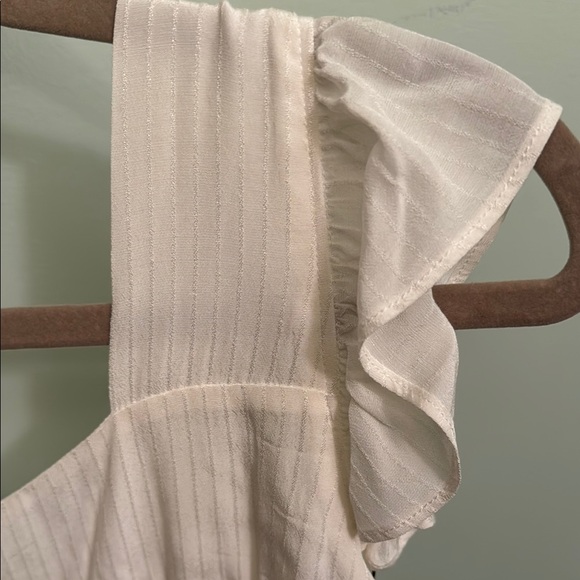 Pleione White Ruffled Cap Sleeve Blouse - Picture 4 of 5